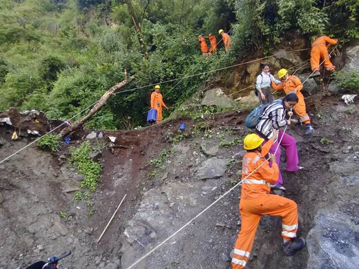 केदारनाथ यात्रा पर मौसम की मार, सोनप्रयाग में रोके गए श्रद्धालु, रेस्क्यू अभियान जारी